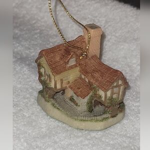 David Winter miniature Tomfools Cottage